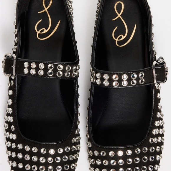 Elegant Black Studded Women\'s Loafers